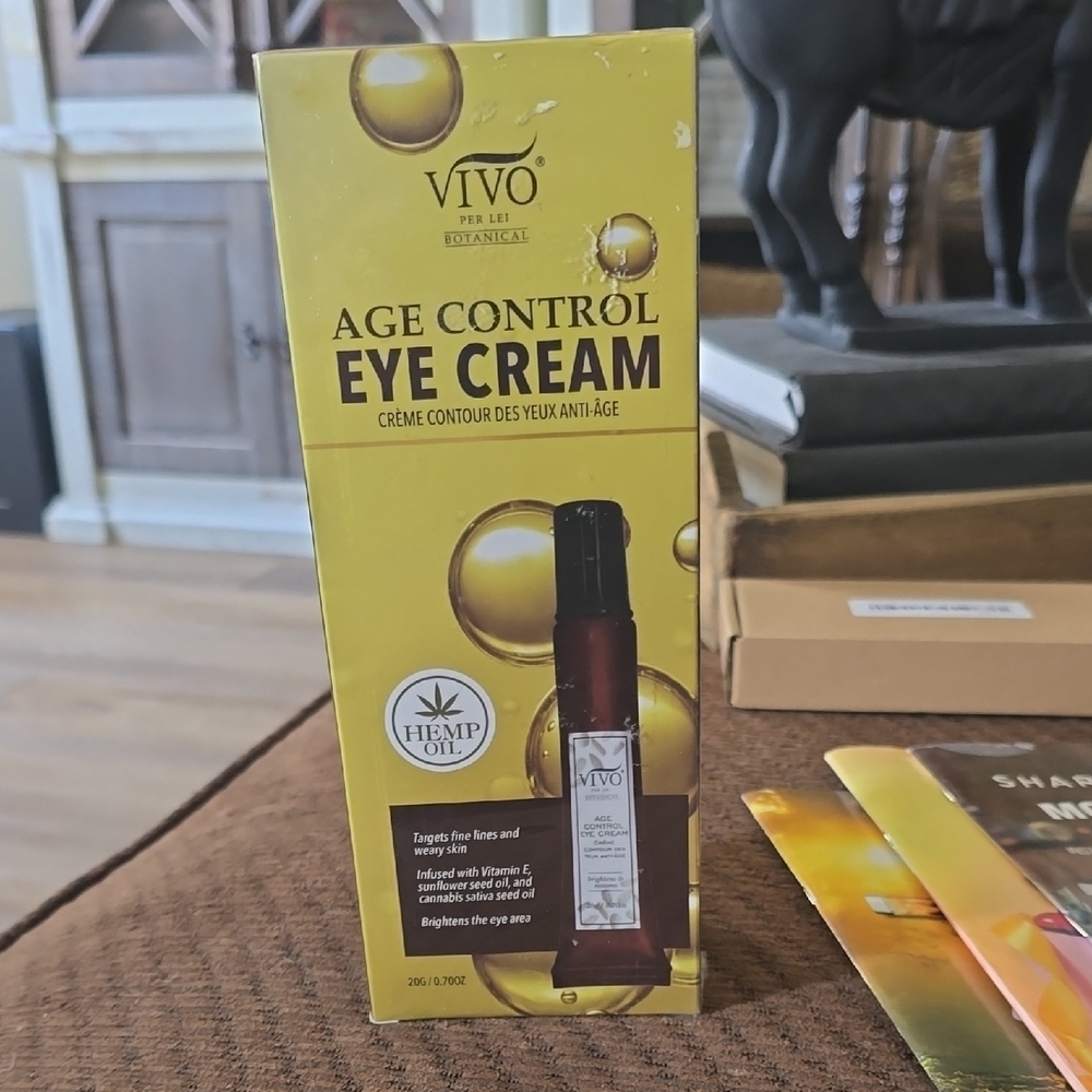 Vivo Gold Skincare Eye Cream for Age Control